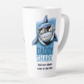 Funny DADDY SHARK Fathers Day Birthday Gift Custom Latte Mok (Rechterhoek)