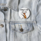 Funny Deer met Hunting Rifle en Pet Ronde Button 5,7 Cm (In situ)