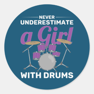 Funny Drummer Vrouwen onderschatten nooit een meis Ronde Sticker