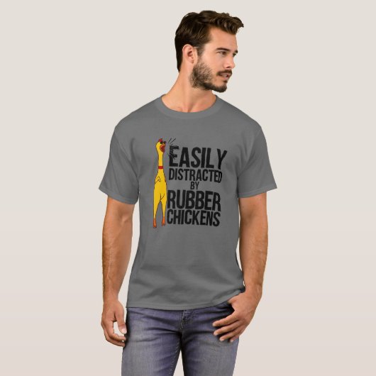 Funny Easily Distracted Rubber Chicken Gift Cool B T-shirt (Voorkant volledig)