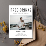 Funny Free Drink Photo Wedding Save the Date<br><div class="desc">Mariage amusant enregistrer les cartes de date dans un design de texte moderne et simple avec votre photo design personnalisé qui dit "Boissons gratuites (et nous nous marions)". Customisez l'avant de la carte avec votre photo horizontale (recadrez le rectangle avant de télécharger pour obtenir les meilleurs résultats). Ajoutez vos noms,...</div>