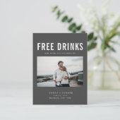 Funny Free Drinken Wedding Grey Save the Dates Aankondigingskaart (Staand voorkant)