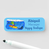 Funny frilly nek lizard surfende cartoon naamplaatje (In situ)