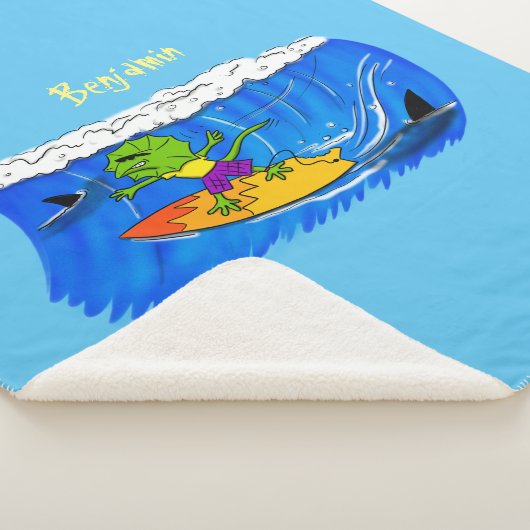 Funny frilly nek lizard surfende cartoon sherpa deken (3/4)