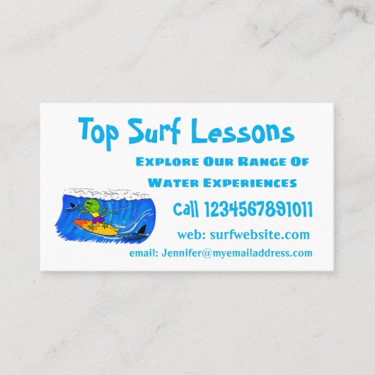 Funny frilly nek lizard surfende cartoon visitekaartje (Voorkant)