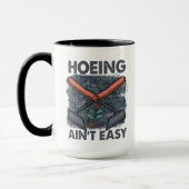 Funny Gardening Hoeing is niet makkelijk Mok (Links)