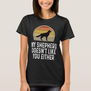 Funny German Shepherd hoort het systeem van opgewa T-shirt