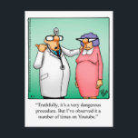 Funny Get Well Carte postale<br><div class="desc">Profitez de la diffusion du rire avec cette carte postale humoristique de l'artiste Bill Abbott. Le dessin de Bill Abbott "Spectickles" la bande dessinée de la communauté internationale a également paru dans Hallmark U.K.,  Reader's Digest et d'autres magazines de qualité!</div>