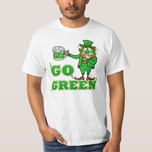 Funny "Go Green" Drink Leprechaun T-shirt (Voorkant)