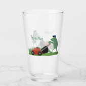 Funny green frog mowing grawn cartoon glas (Voorkant)