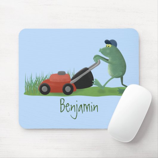 Funny green frog mowing grawn cartoon muismat (Met muis)