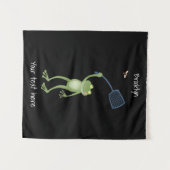 Funny green frog swatting fly cartoon wandkleed (Voorkant (horizontaal))