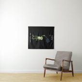 Funny green frog swatting fly cartoon wandkleed (In Situ (horizontaal))
