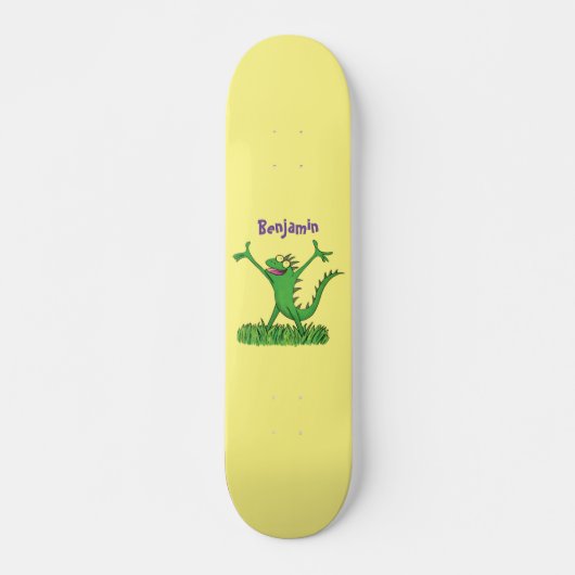 Funny green glimlach animated iguana lizard skateboard (Voorkant)