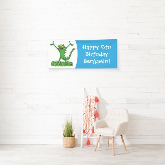 Funny green glimlach animated iguana lizard spandoek (Insitu)