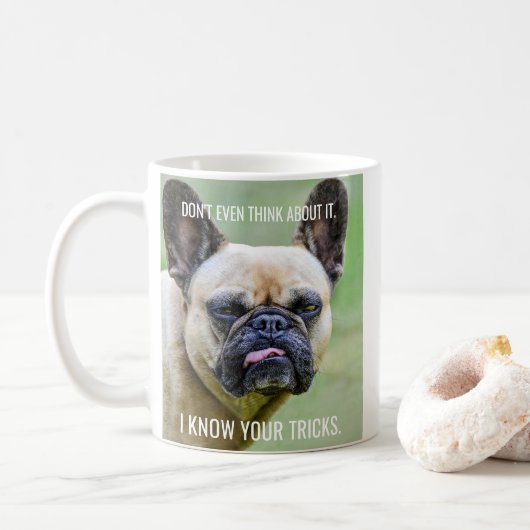 Funny Grumpy French Bulldog Ik ken je trucjes Koffiemok (Met donut)