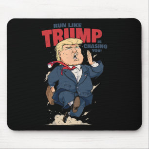 Funny Hardlopen Alsof Trump Je Achterna Zit Shirt  Muismat