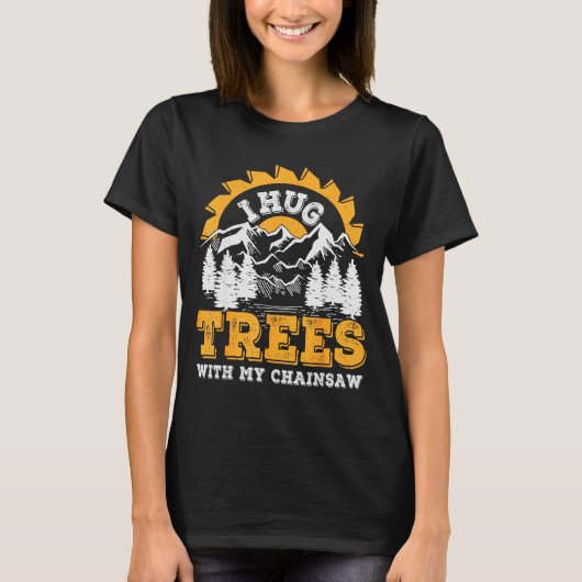 Funny I Hug Trees Chainsaw Logger Mountain Design  T-shirt (Voorkant)