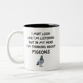 Funny I'm Thinking About Pigeons Tweekleurige Koffiemok
