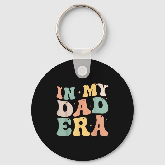 Funny In My Daddy Era Lover Groovy Retro Daddy Fat Sleutelhanger (Voorkant)