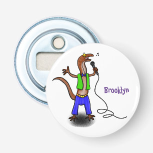 Funny lizard zingt met cartoon van de microfoon button flesopener