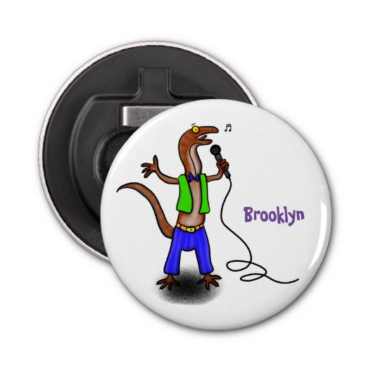 Funny lizard zingt met cartoon van de microfoon button flesopener (Voorkant)