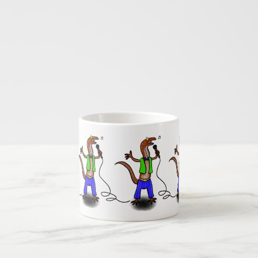Funny lizard zingt met cartoon van de microfoon espresso kop (Voorkant)