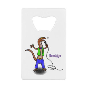 Funny lizard zingt met cartoon van de microfoon kredietkaart flessenopener