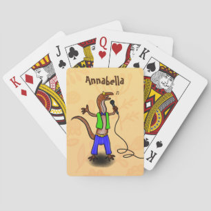 Funny lizard zingt met cartoon van de microfoon pokerkaarten