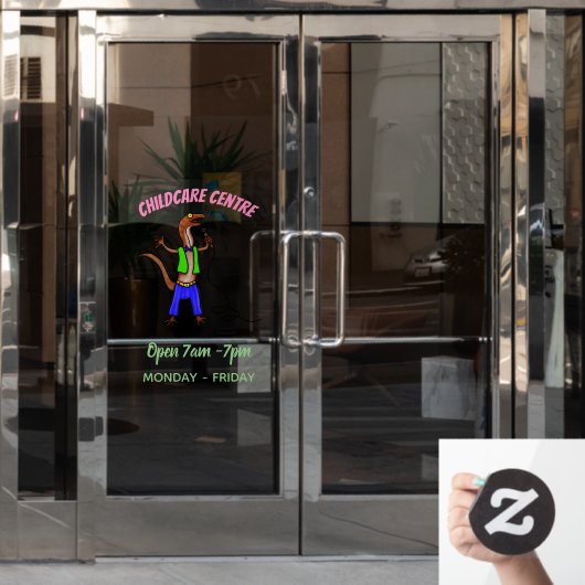 Funny lizard zingt met cartoon van de microfoon raamsticker (Kantoordeur)