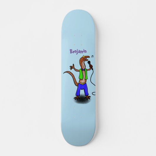 Funny lizard zingt met cartoon van de microfoon skateboard (Voorkant)