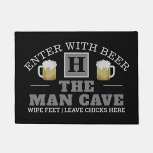 Funny MAN CAVE met Monogram en bier op BLACK Deurmat