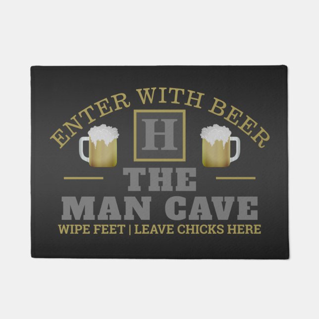 Funny MAN CAVE met Monogram en bier op GRAY Deurmat (Voorkant)