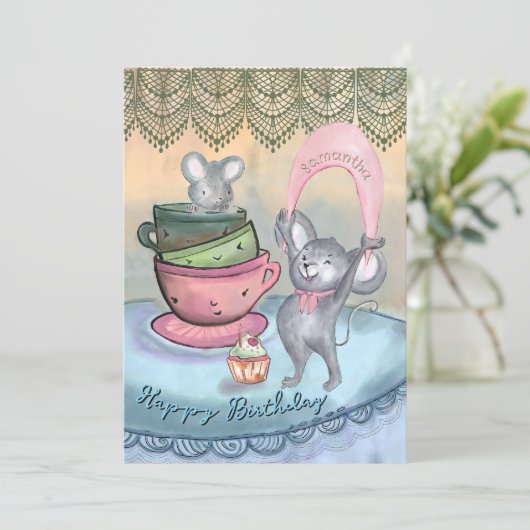 Funny Mice Teacup Carte d'anniversaire personnalis (Debout devant)