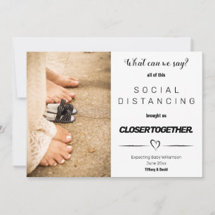 Funny Minimalist Social Distancing Pregnancy Aankondiging