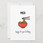 Funny Miso Ramen Pun Carte d'anniversaire<br><div class="desc">Miso heureux c’est votre anniversaire - drôle de carte d’anniversaire de jeu de mots avec l’illustration minimaliste des nouilles de ramen miso</div>