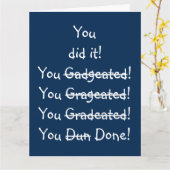 Funny Misspelling Afstuderen Gefeliciteerd BIG Kaart (Gele Bloem)