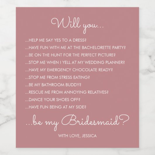 Funny Modern Dusty Roos Script Bridesmaid Voorstel Wijn Etiket (Enkel label)