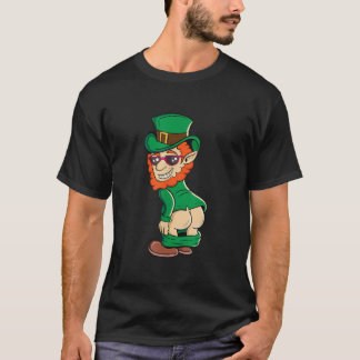 Funny Mooning Leprechaun Butt St Patricks Day Iris T-shirt