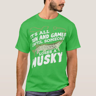 Funny Musky Vist Angling Fisherman Gift T-shirt