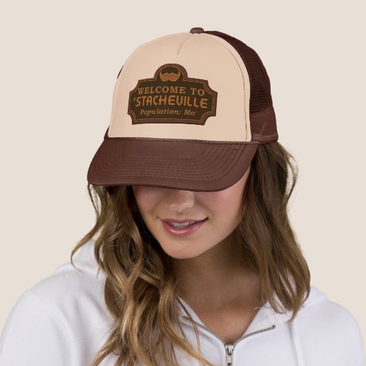 Funny Mustache Mo Welkom Sign Trucker Pet (In situ)