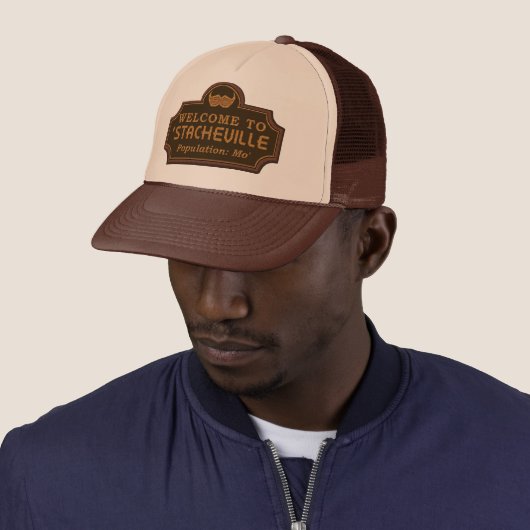 Funny Mustache Mo Welkom Sign Trucker Pet (In situ)