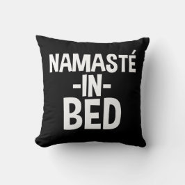 Funny Namaste in Bed kussen