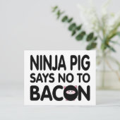 Funny Ninja Pig zegt nee tegen Bacon Briefkaart (Staand voorkant)