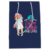 Funny Nurse Gezegde met Big Hypodermic Needle Medium Cadeauzakje (Voorkant)