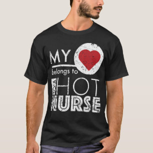 Funny Nurse Spouse Love Nurse Heart behoort tot T-shirt