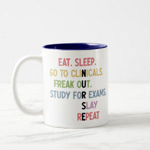 Funny Nursing School student Future Nurse Gifts Tweekleurige Koffiemok