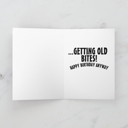 FUNNY OBTIENT UNE CARTE D'ANNIVERSAIRE POUR LUI (Intérieur)