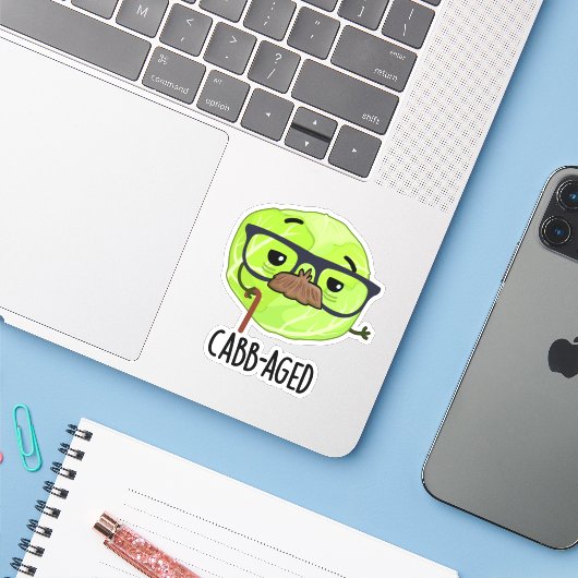 Funny Old Veggie Cabbage Pun Sticker (Laptop met iPhone)