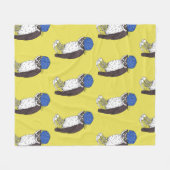 Funny owl with sneakers in a yellow background fleece deken (Voorkant (Horizontaal))